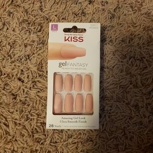 Kiss nails